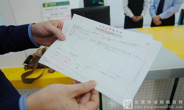 國稅、地稅互相委托代征稅收工作的代征依據是什么？